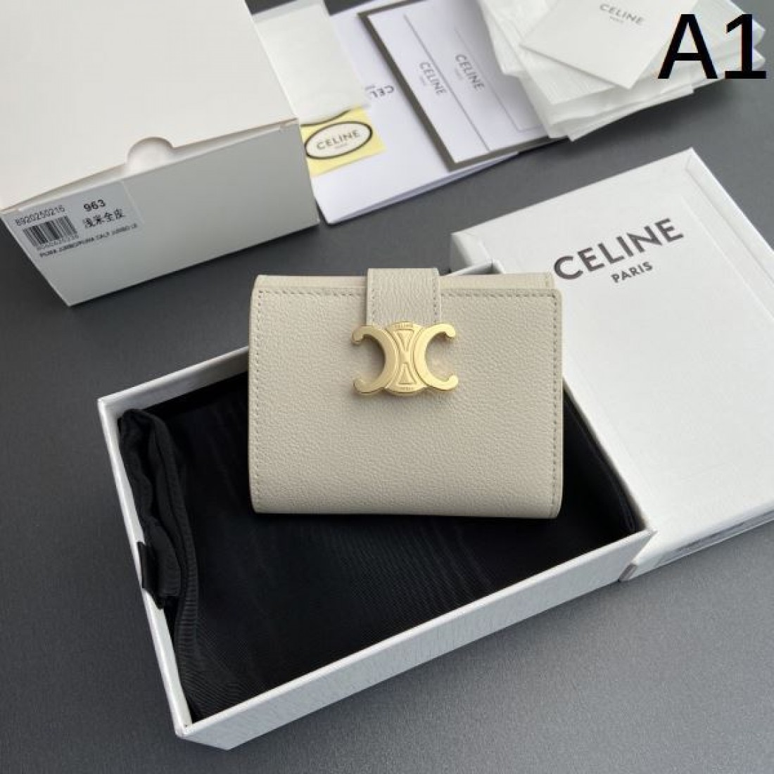 洗練された上品な CELINE セリーヌ コピー 三つ折り財布 モダン