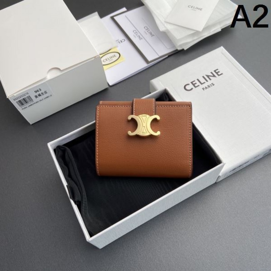 洗練された上品な CELINE セリーヌ コピー 三つ折り財布 モダン