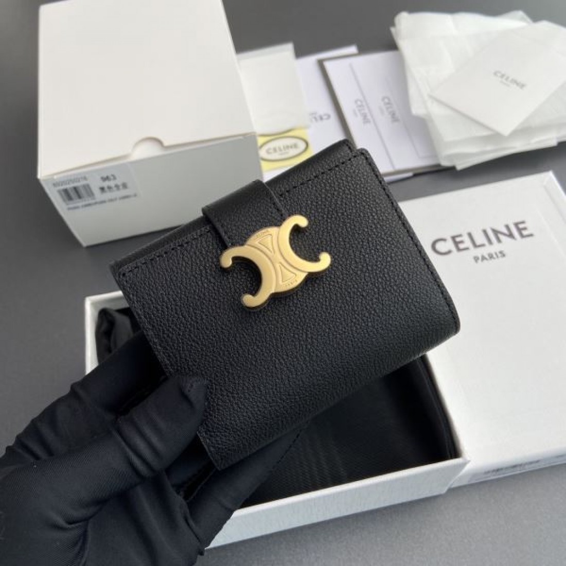 洗練された上品な CELINE セリーヌ コピー 三つ折り財布 モダン