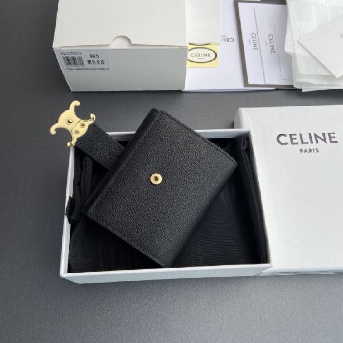 洗練された上品な CELINE セリーヌ コピー 三つ折り財布 モダン