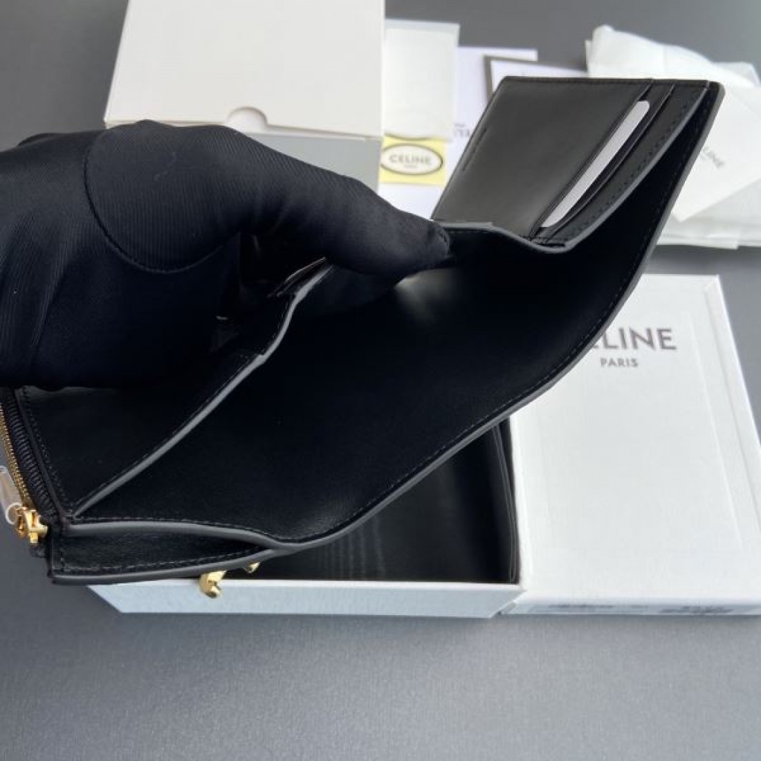 洗練された上品な CELINE セリーヌ コピー 三つ折り財布 モダン