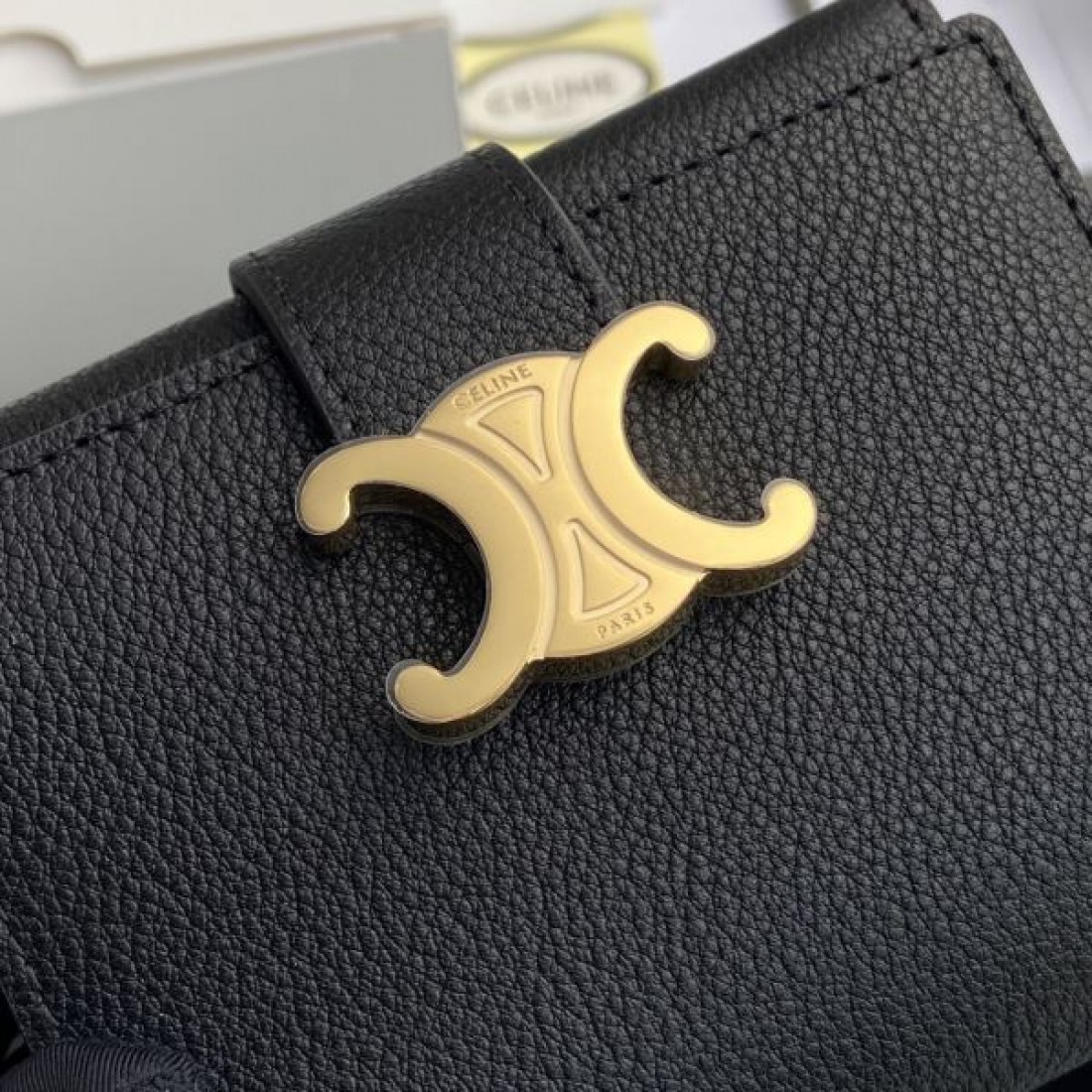 洗練された上品な CELINE セリーヌ コピー 三つ折り財布 モダン