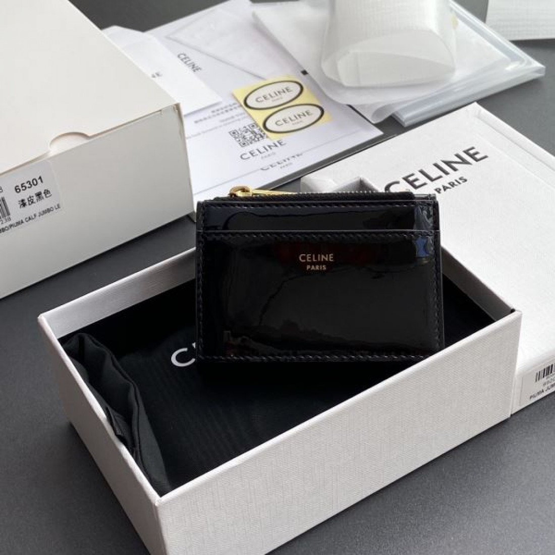 夏季新作に狙う CELINE スーパーコピー 三つ折り財布 早い者勝ち