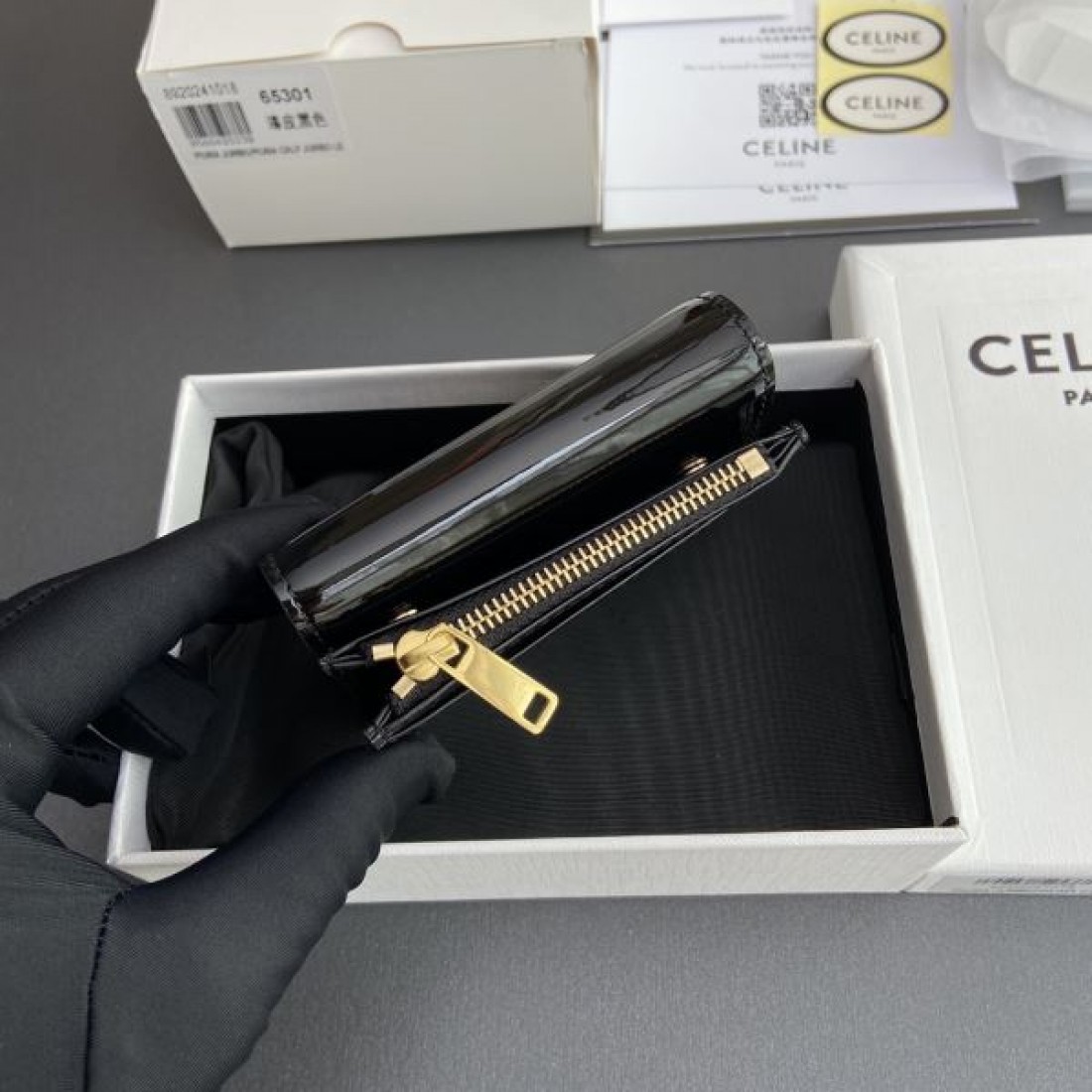夏季新作に狙う CELINE スーパーコピー 三つ折り財布 早い者勝ち