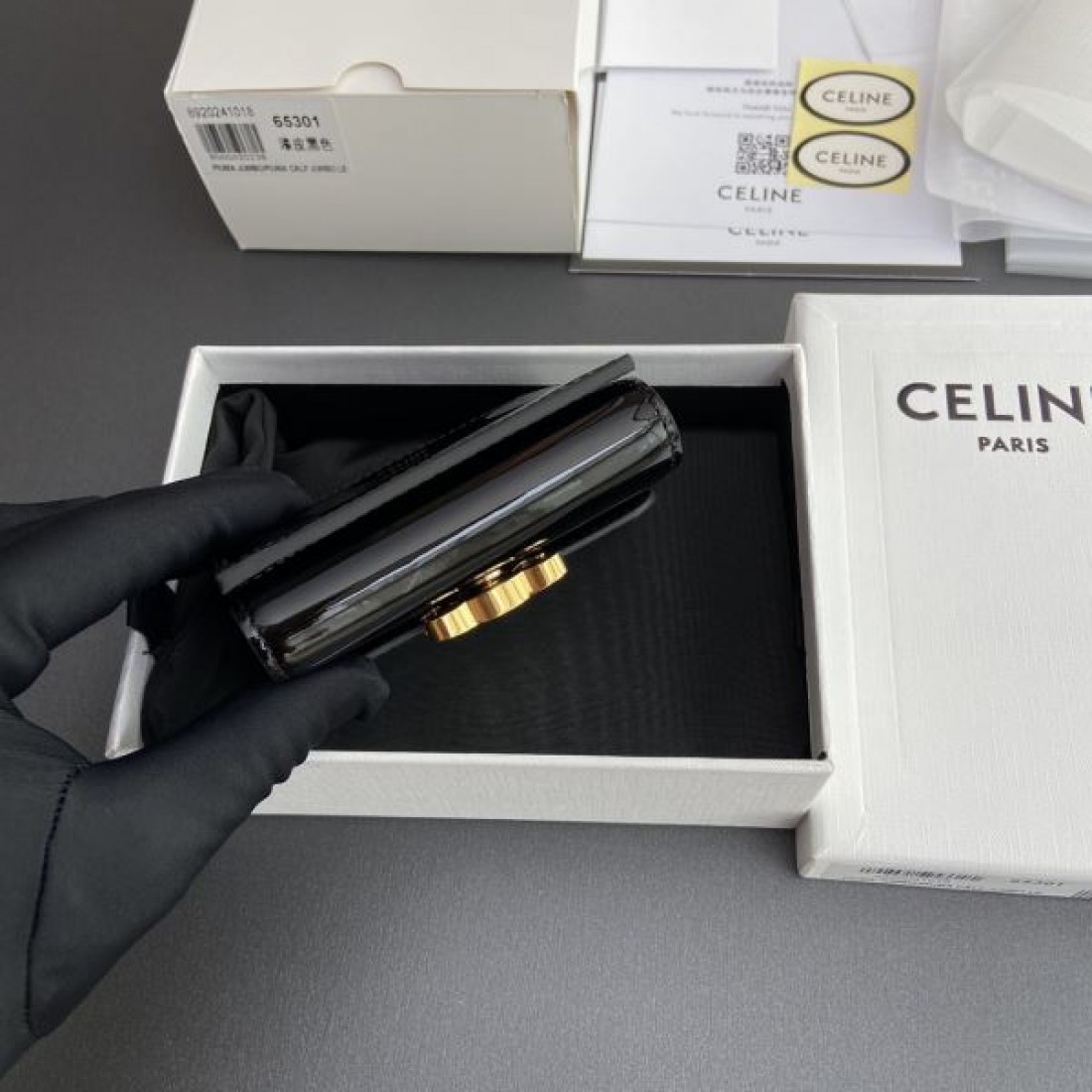 夏季新作に狙う CELINE スーパーコピー 三つ折り財布 早い者勝ち