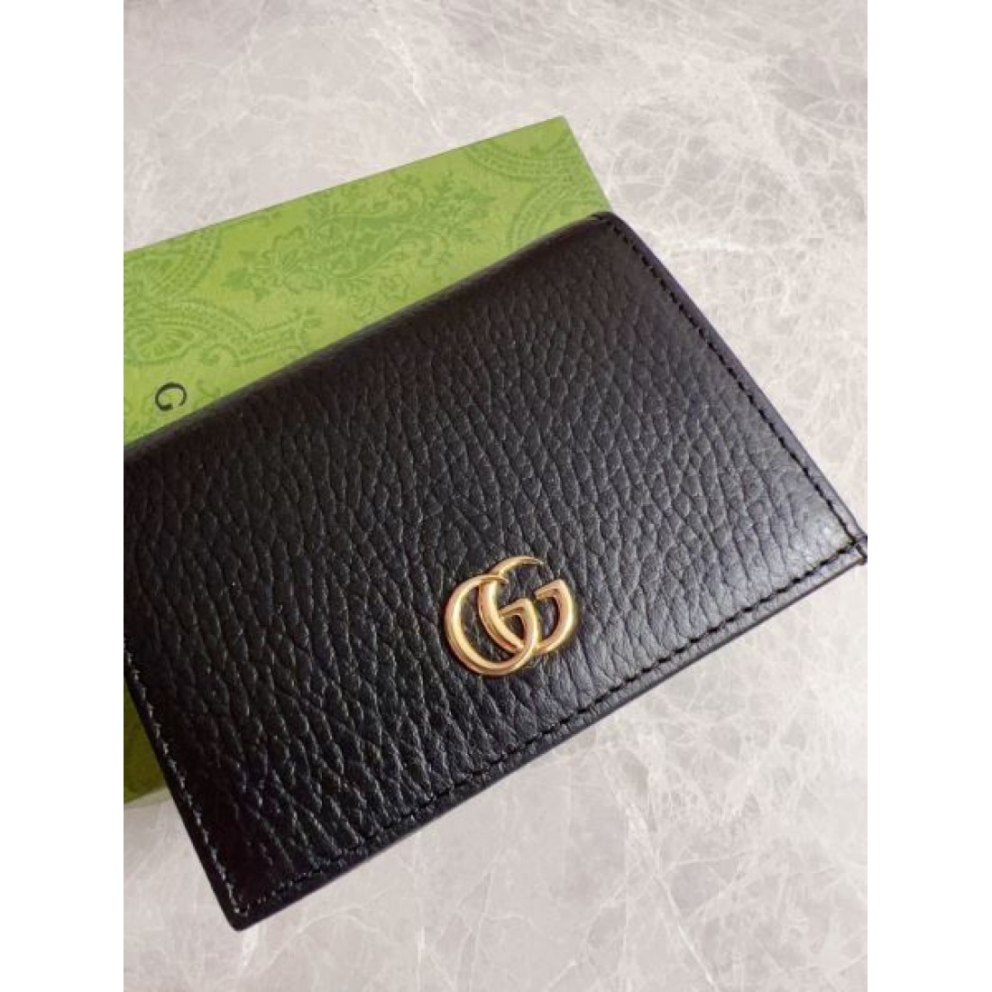 エレガントで落ち着いた GUCCI グッチ コピー 二つ折り財布 スマートな
