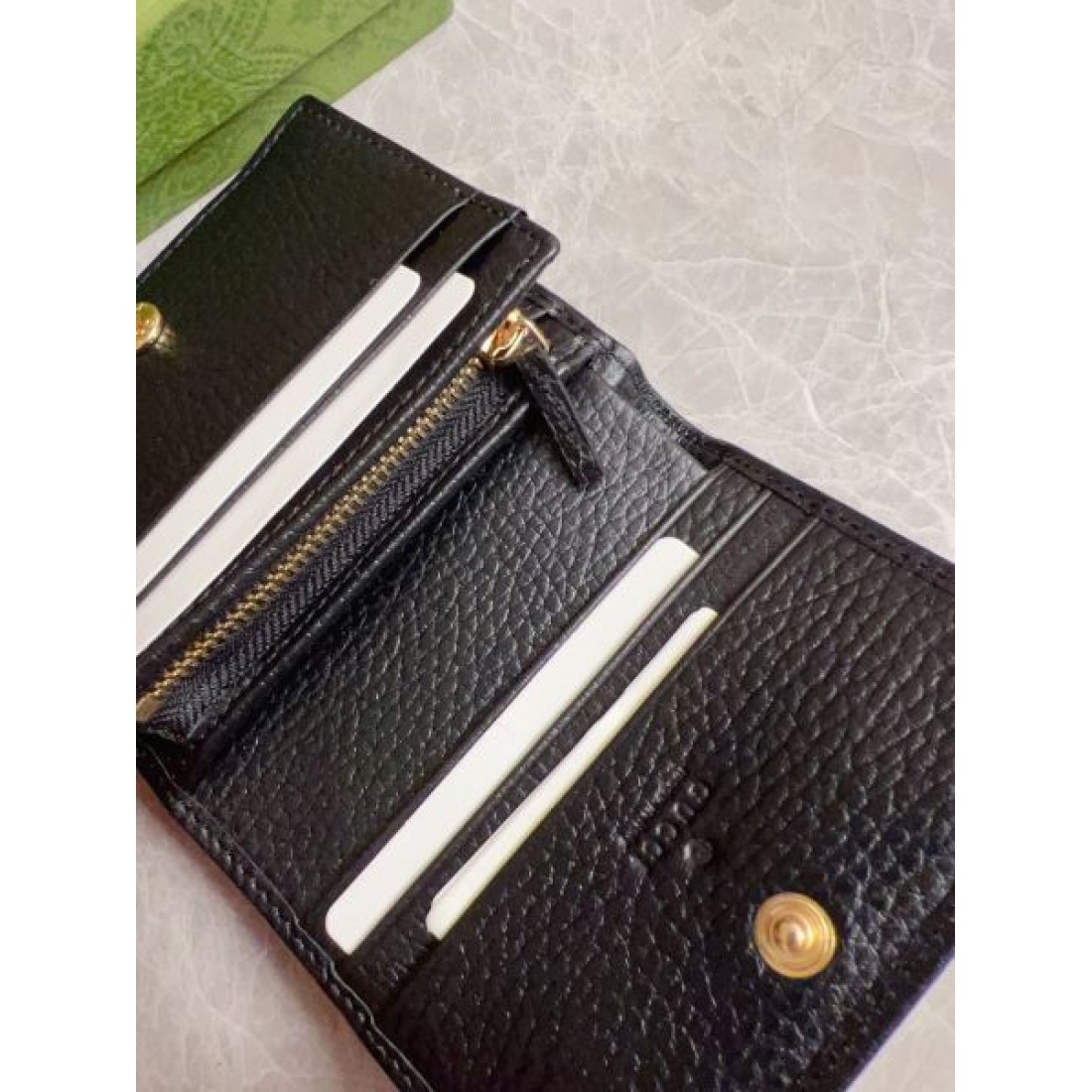 エレガントで落ち着いた GUCCI グッチ コピー 二つ折り財布 スマートな
