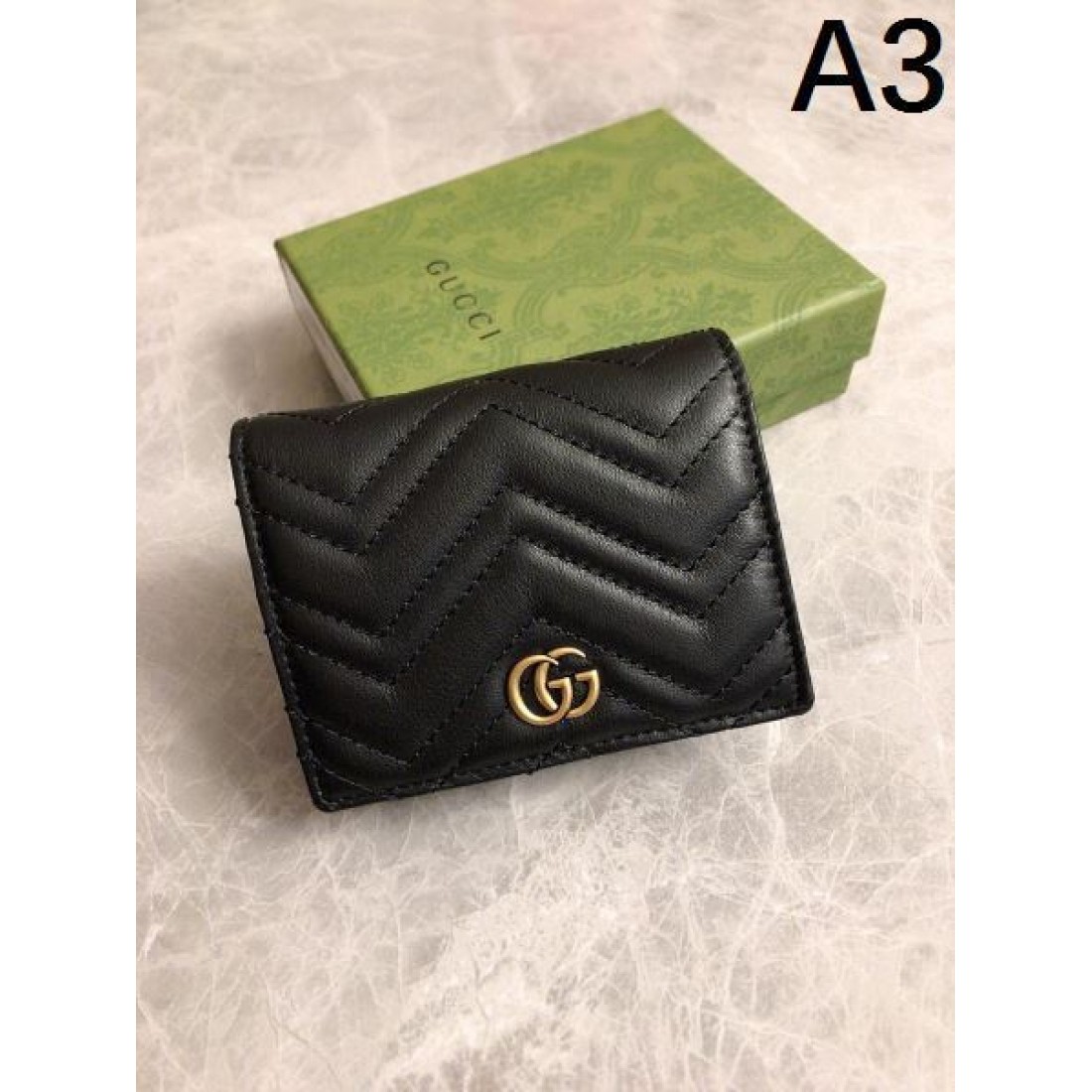 スタイリッシュで上品な GUCCI グッチ コピー 二つ折り財布 モダンな