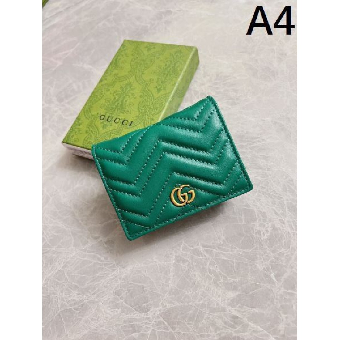 スタイリッシュで上品な GUCCI グッチ コピー 二つ折り財布 モダンな