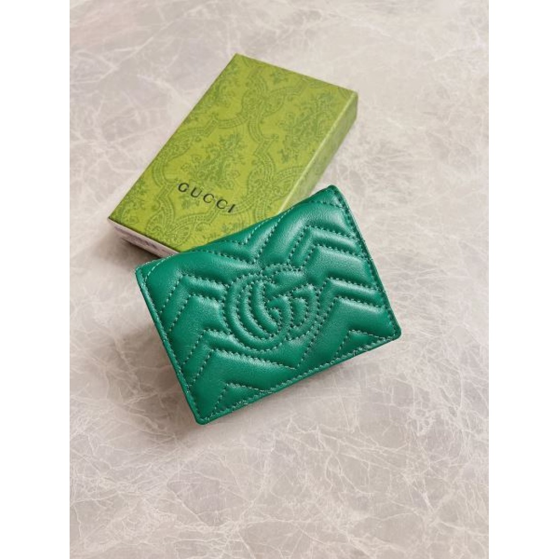 スタイリッシュで上品な GUCCI グッチ コピー 二つ折り財布 モダンな