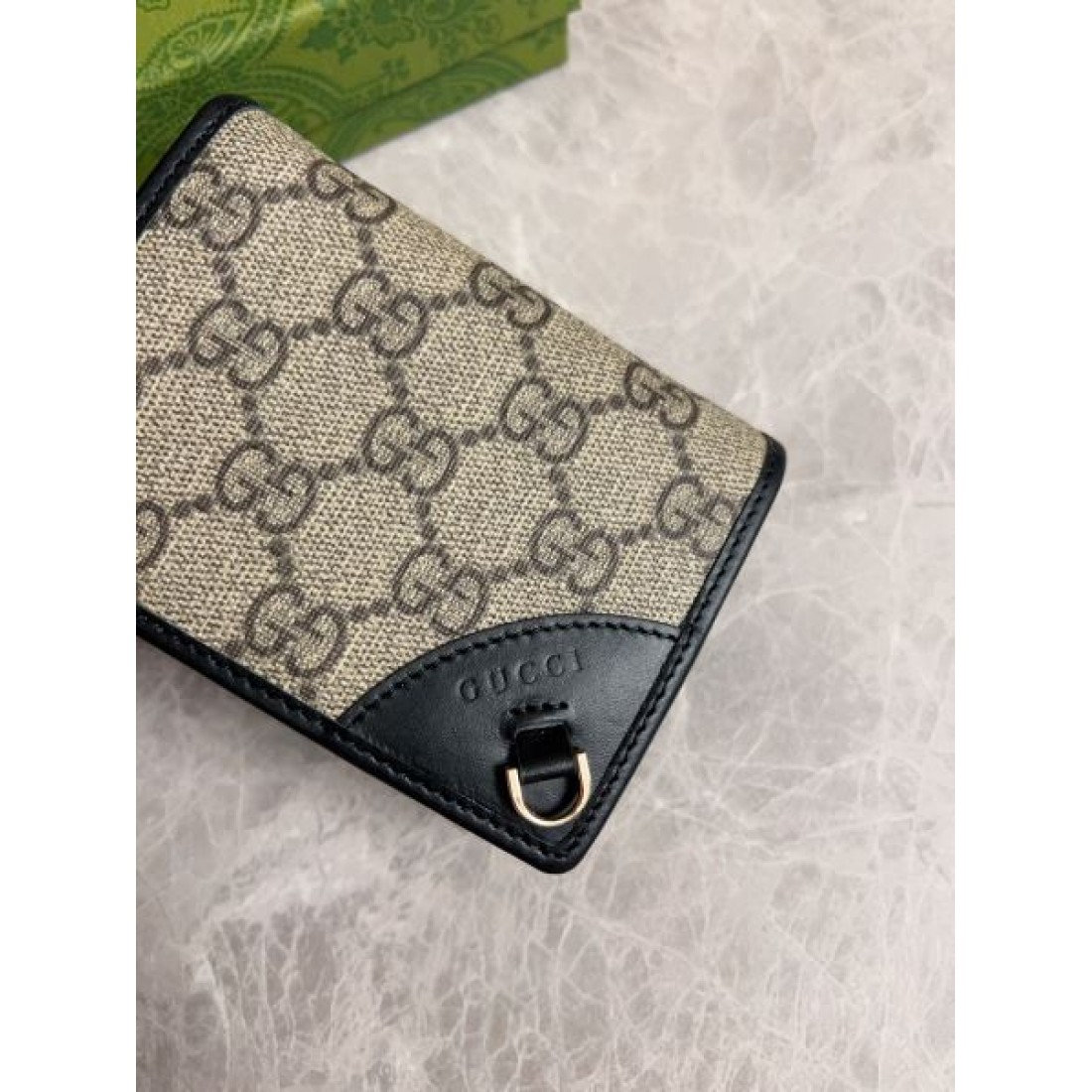 GUCCI グッチ コピー 二つ折り財布 洗練された質感と大人っぽい落ち着き