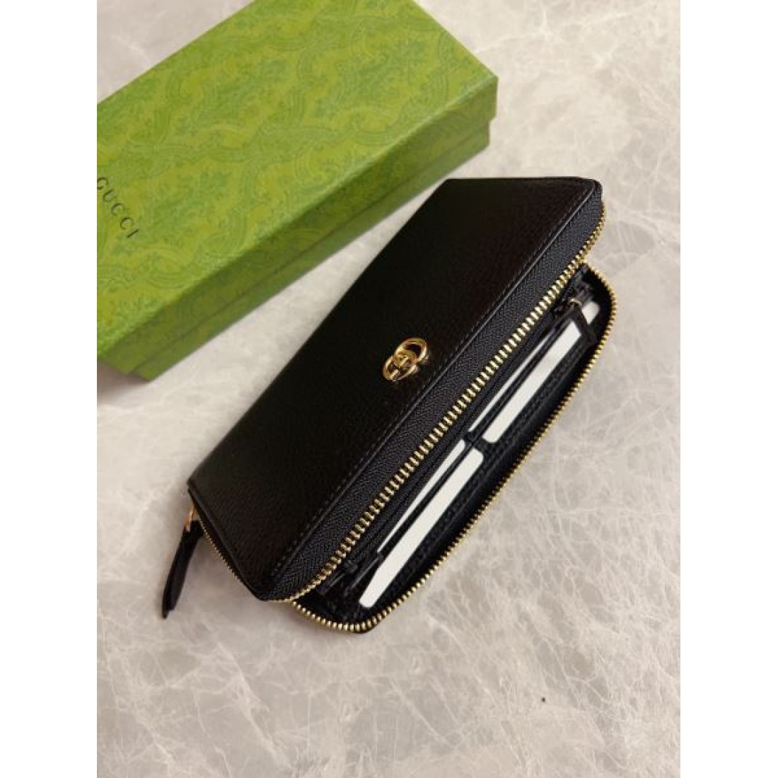 軽やかで実用的な GUCCI グッチ コピー 長財布 シンプルな高級感