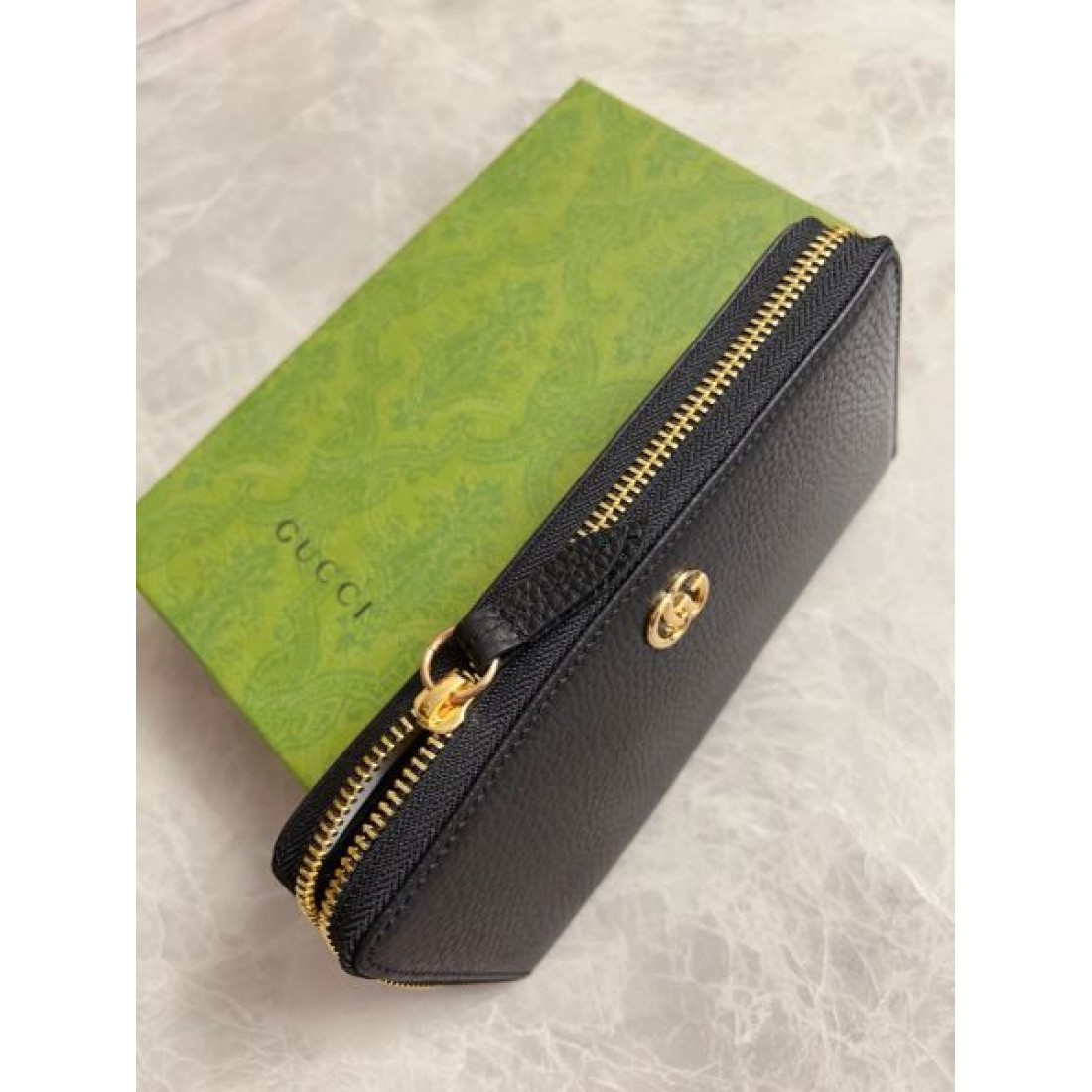 軽やかで実用的な GUCCI グッチ コピー 長財布 シンプルな高級感