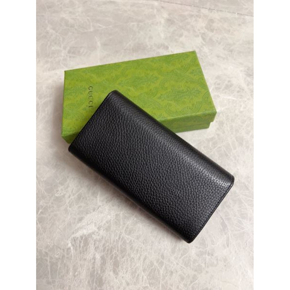 スタイリッシュで実用的な GUCCI グッチ コピー 長財布 高級感ある 