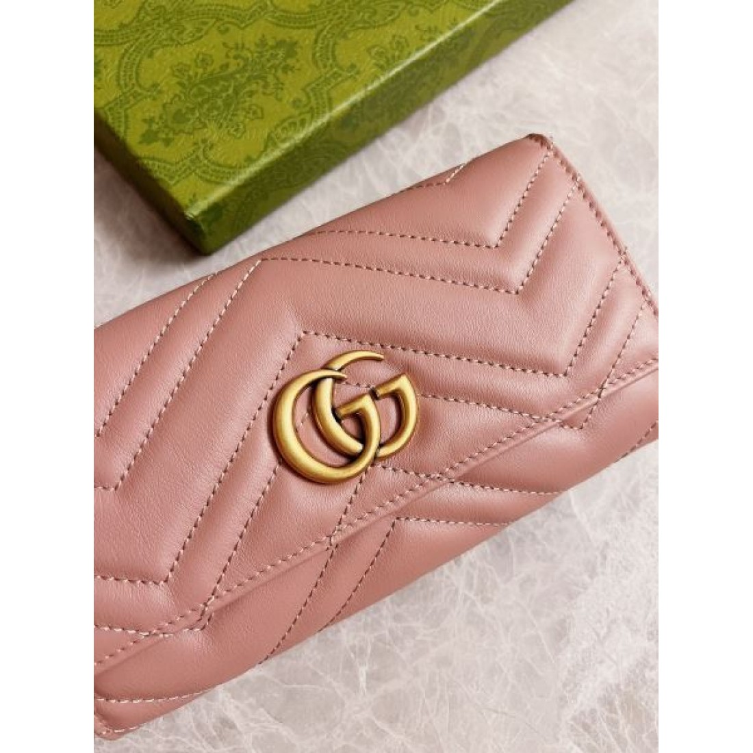 上品でスマートな GUCCI グッチ コピー 長財布 洗練されたデザイン
