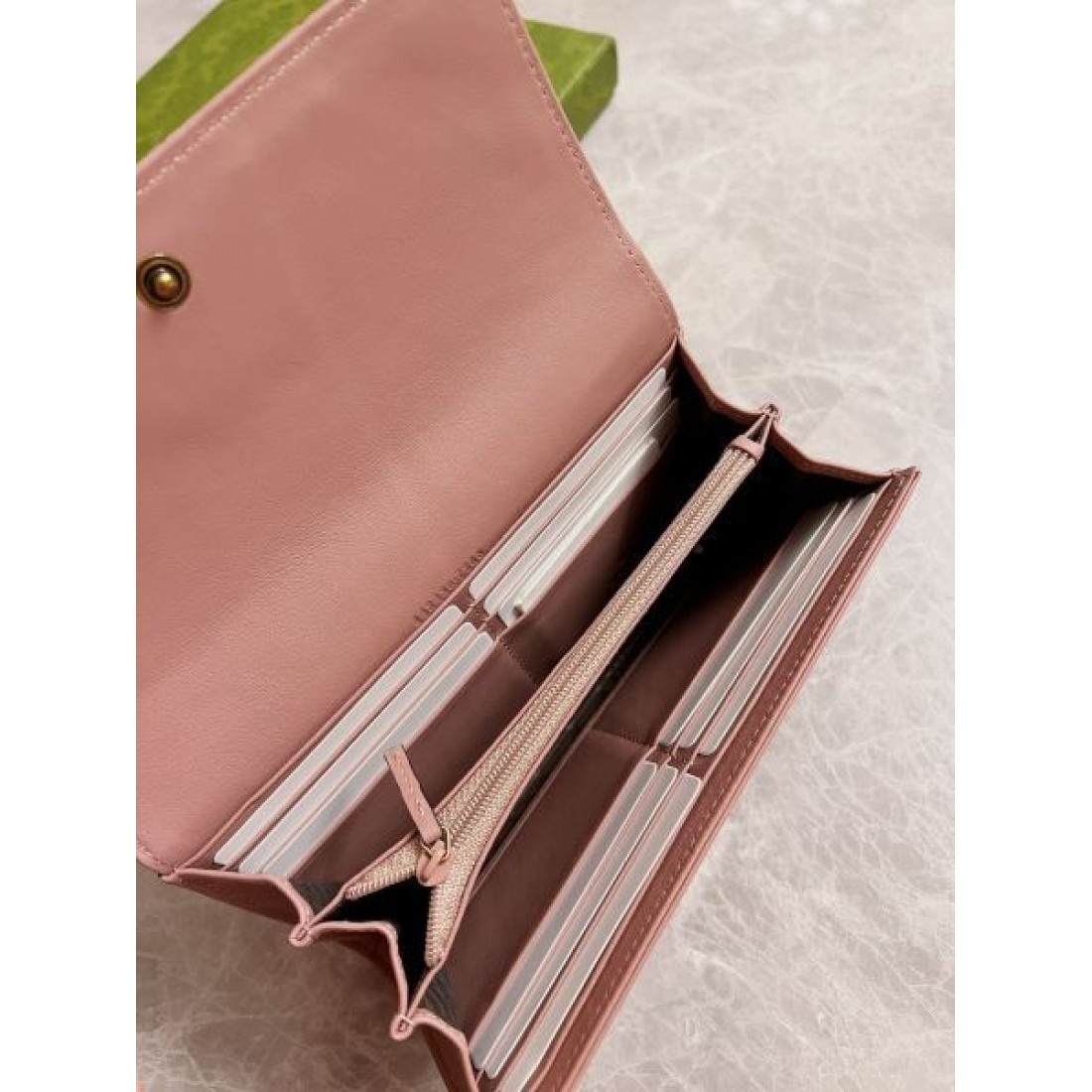 上品でスマートな GUCCI グッチ コピー 長財布 洗練されたデザイン