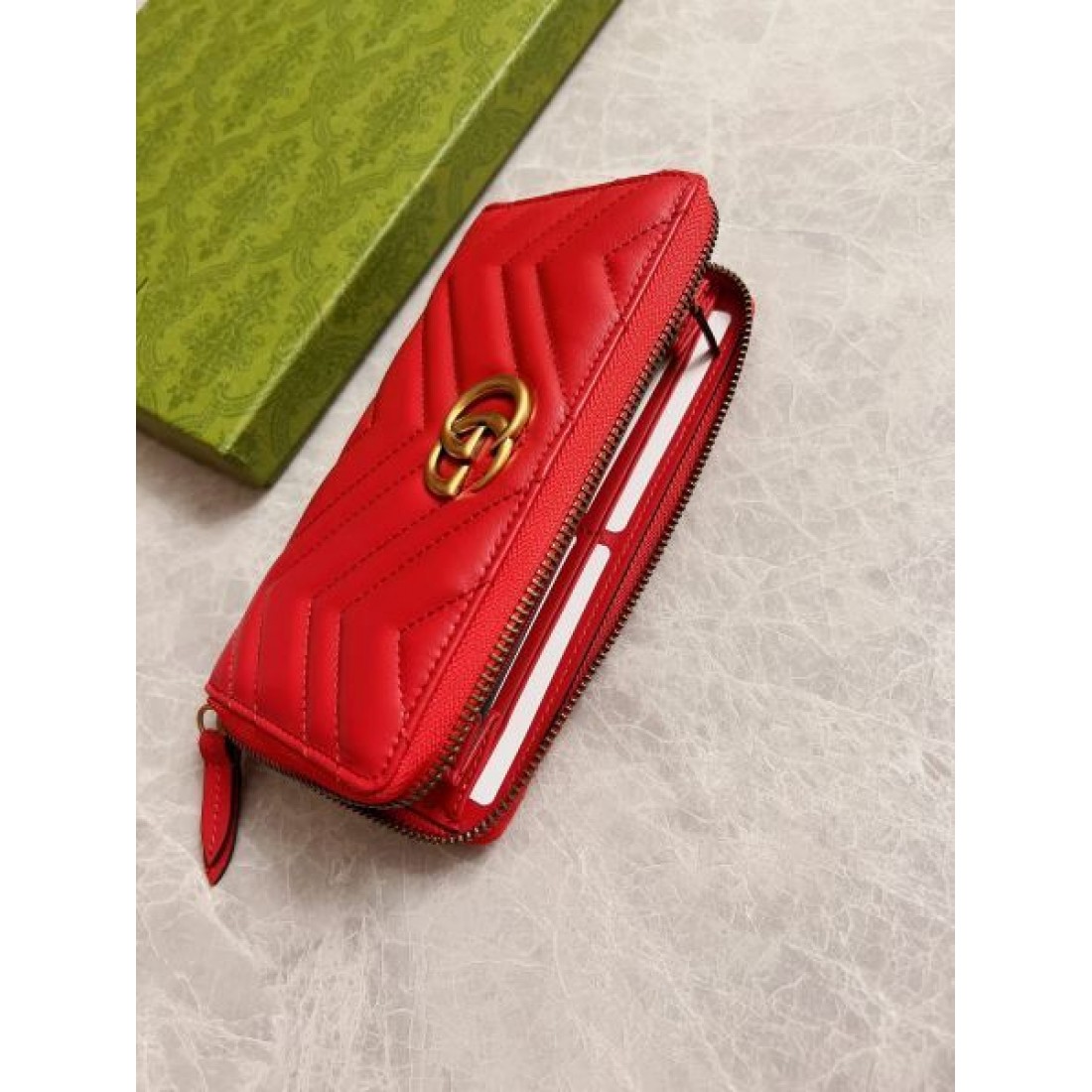 GUCCI グッチ コピー 長財布 コンパクトで落ち着いた 大人の印象