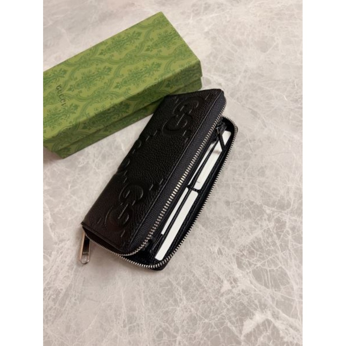 スリムで高機能な GUCCI グッチ コピー 長財布 上品な印象