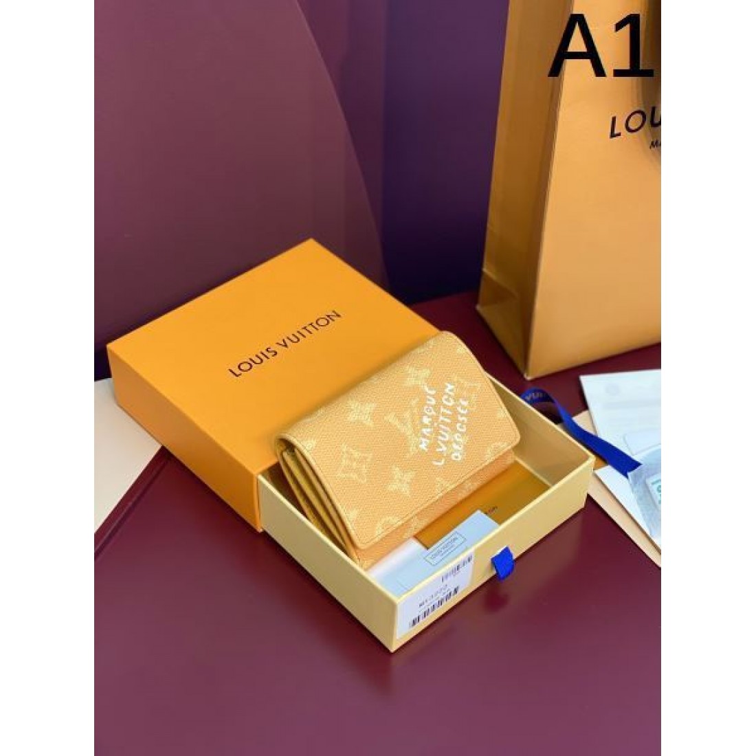 クラシックで実用的な GUCCI グッチ コピー 三つ折り財布 高級感漂う
