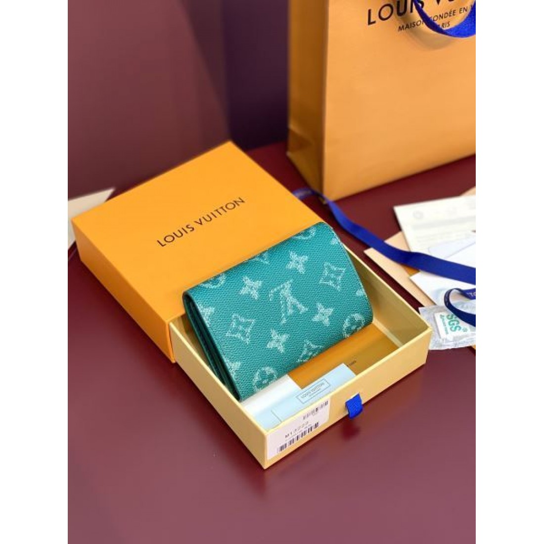 クラシックで実用的な GUCCI グッチ コピー 三つ折り財布 高級感漂う