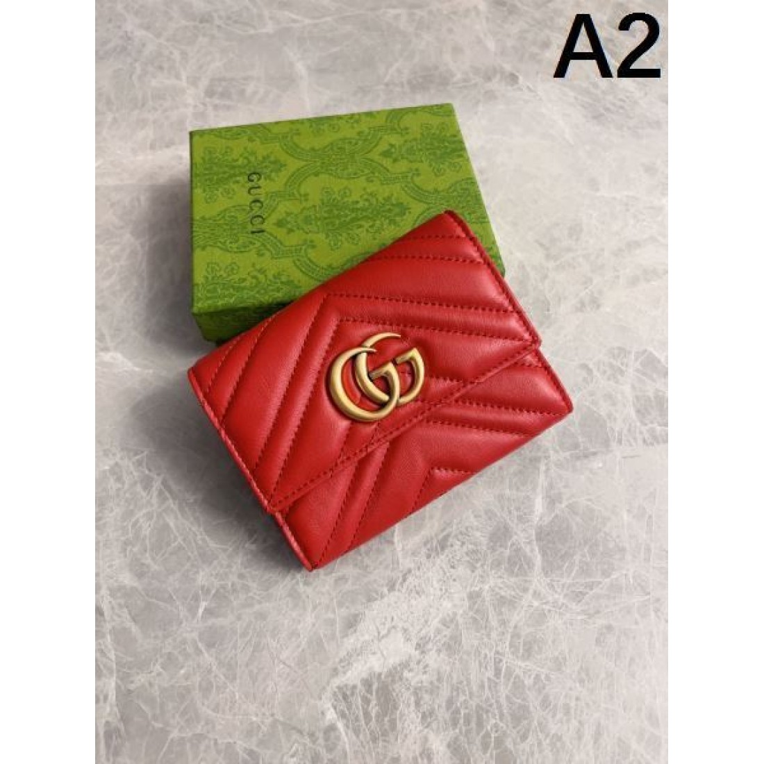 クラシックで落ち着いた GUCCI グッチ コピー 三つ折り財布