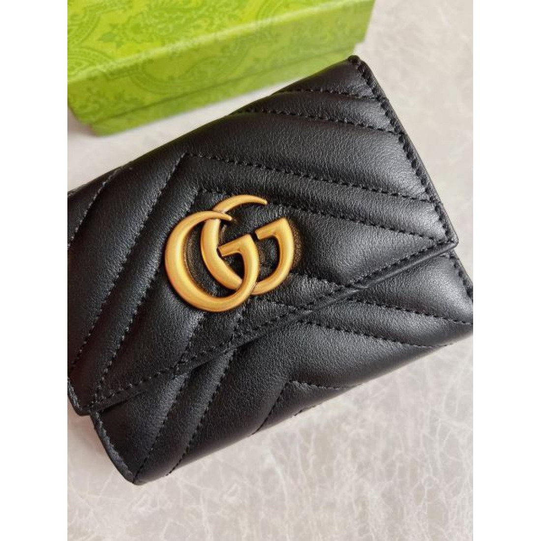 クラシックで落ち着いた GUCCI グッチ コピー 三つ折り財布