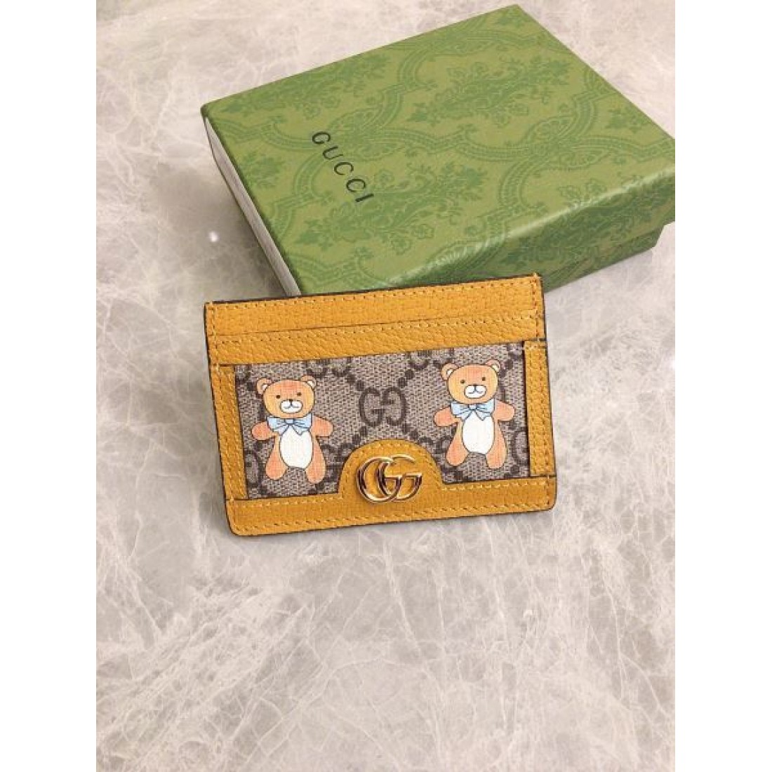 柔らかくエレガントな GUCCI グッチ コピー カードケース 控えめな魅力