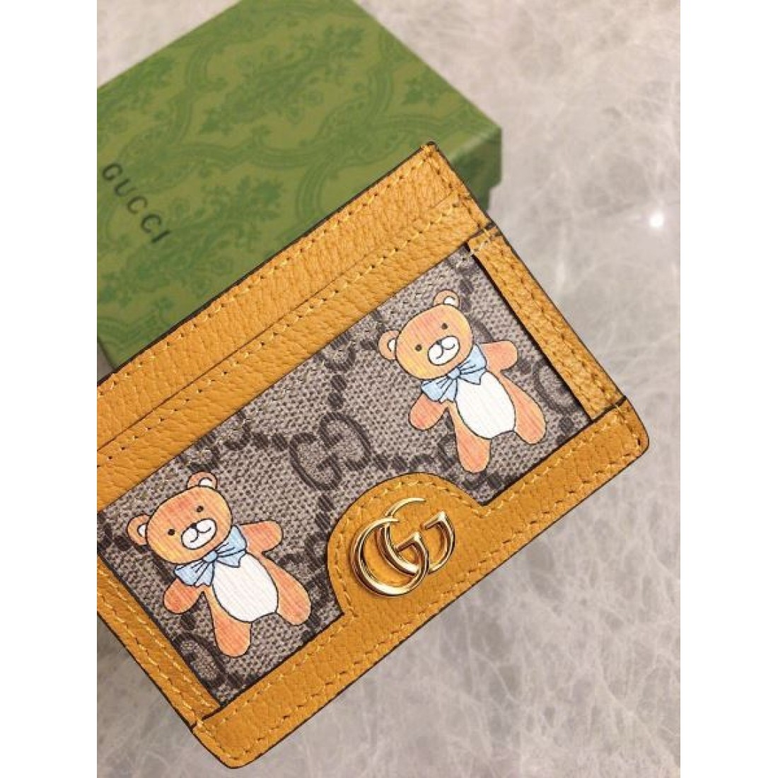 柔らかくエレガントな GUCCI グッチ コピー カードケース 控えめな魅力