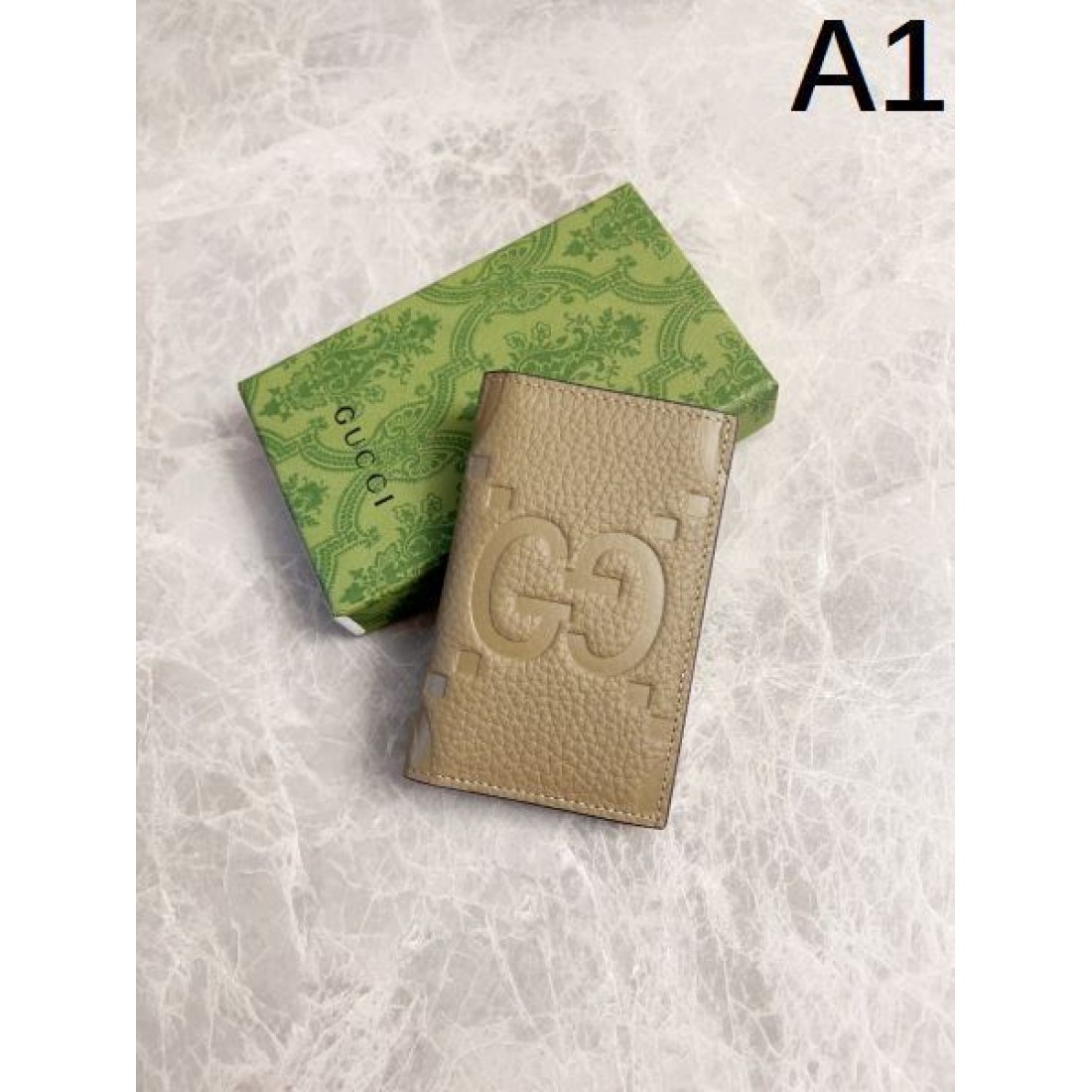 コンパクトでシンプルな GUCCI グッチ コピー カードケース 洗練された