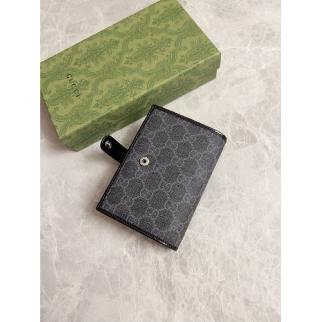 GUCCI グッチ コピー カードケース 実用的で都会的なモダンデザイン
