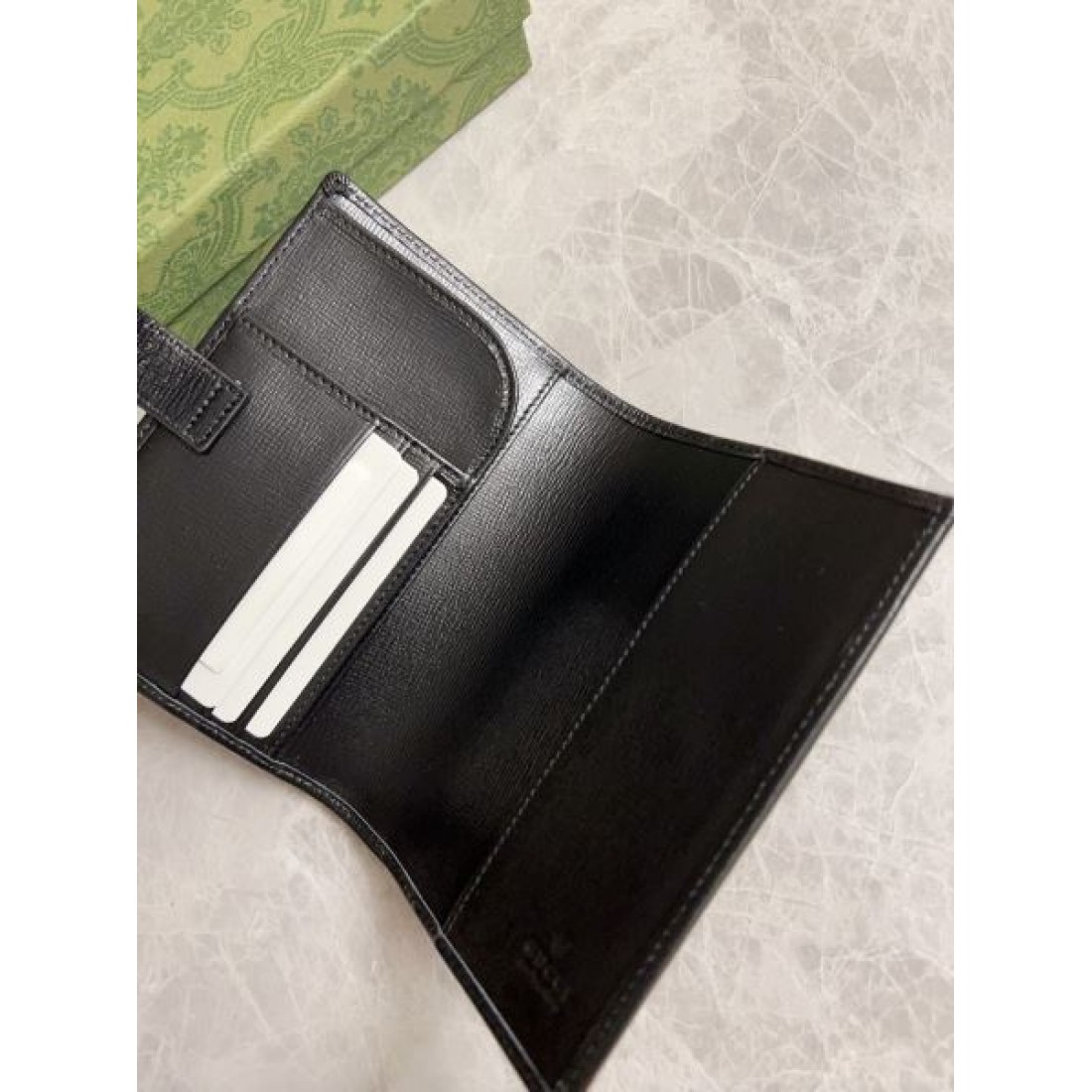 GUCCI グッチ コピー カードケース 実用的で都会的なモダンデザイン