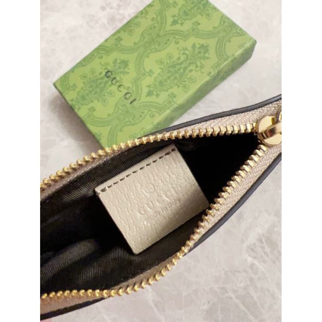 柔らかで可愛らしい GUCCI グッチ コピー コインバッグ 軽やかな仕上がり