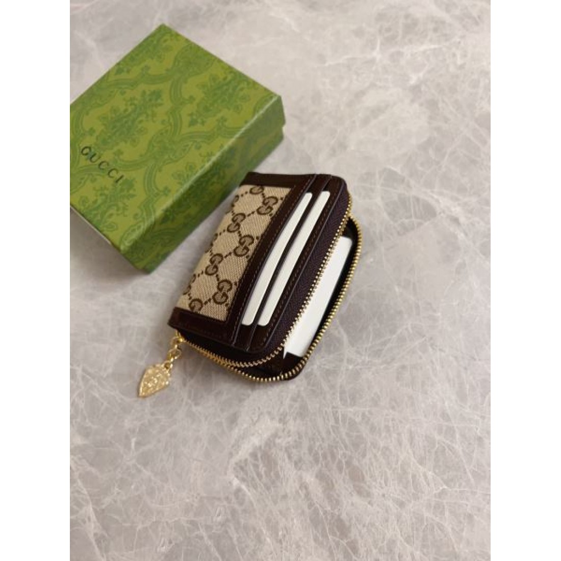 GUCCI グッチ コピー コインバッグ スタイリッシュで華やかな大人デザイン