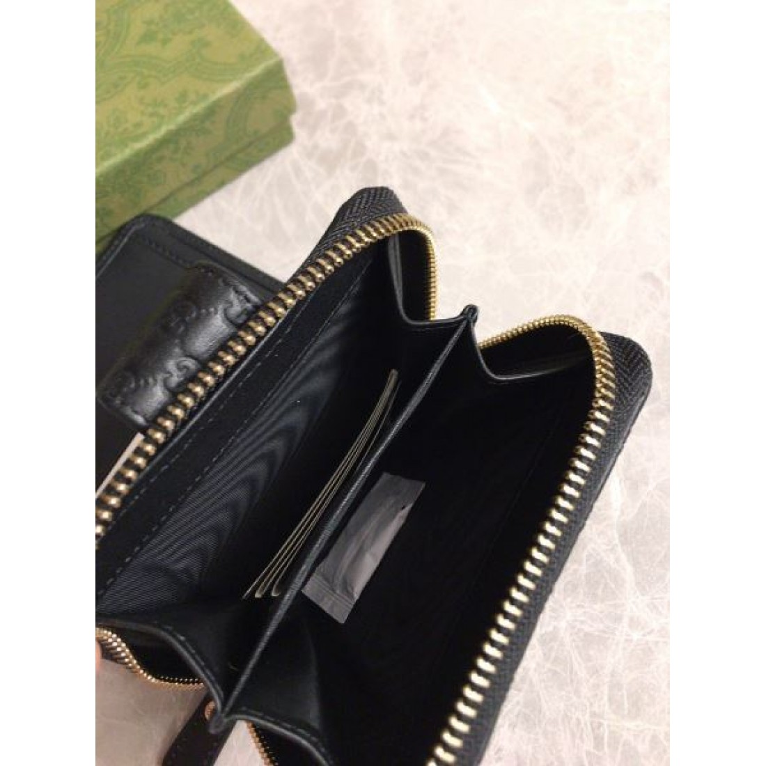 ナチュラルで高級感ある コインバッグ GUCCI グッチ コピー モダンな印象