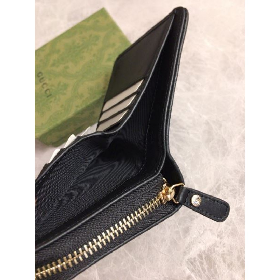 ナチュラルで高級感ある コインバッグ GUCCI グッチ コピー モダンな印象