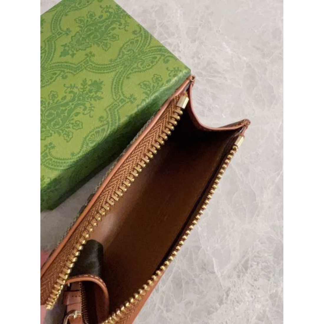 モダンで可愛らしい GUCCI グッチ コピー コインバッグ