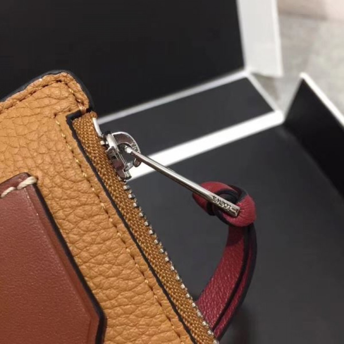 ロエベ コピー 上品で洗練された ロエベ コピー カードケース LOEWE 今季注目の新作