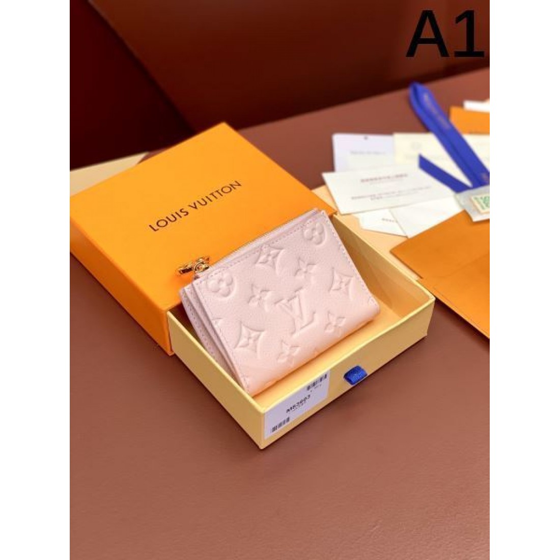 LOUIS VUITTON ルイヴィトン コピー 二つ折り財布 スマートで上品な 軽やか