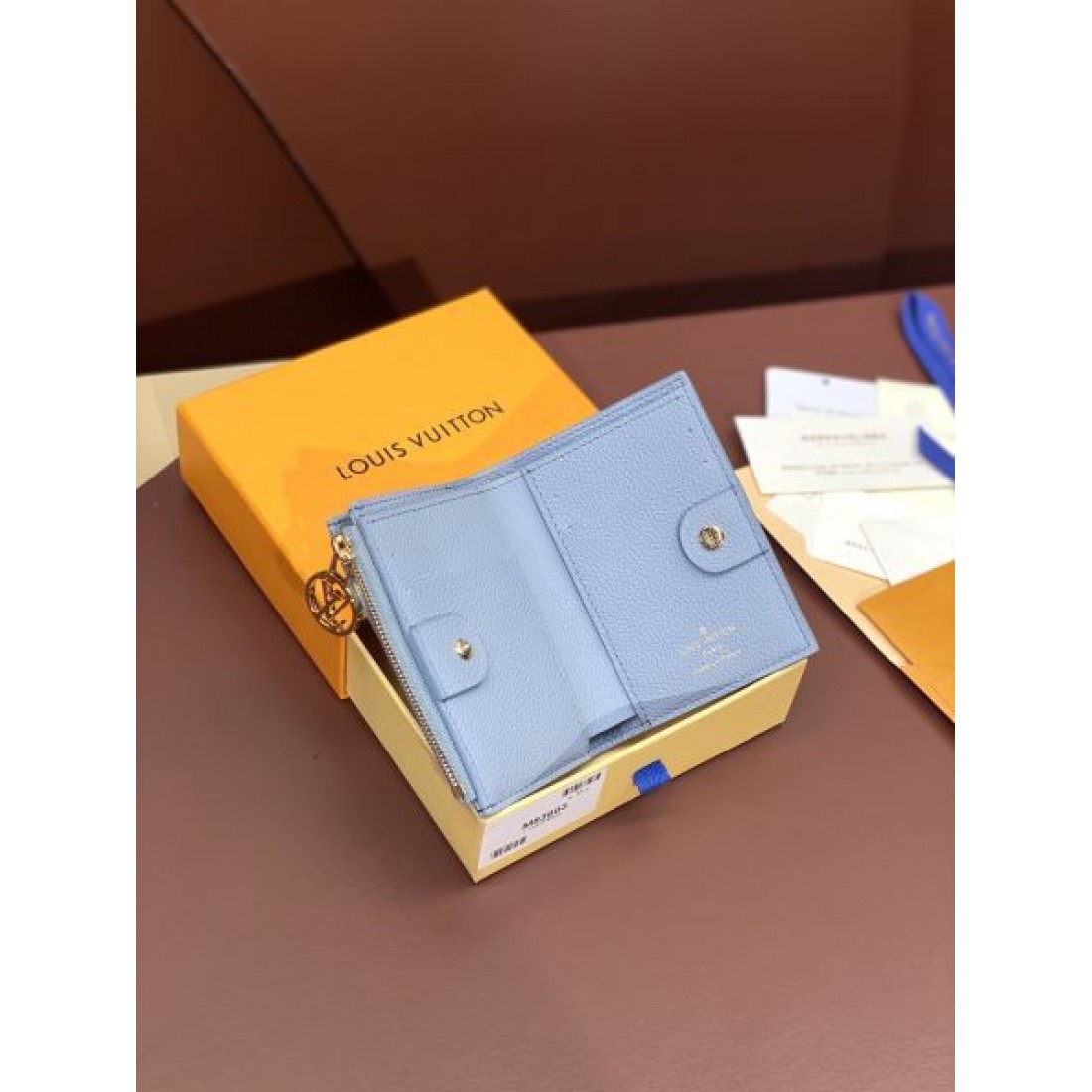 LOUIS VUITTON ルイヴィトン コピー 二つ折り財布 スマートで上品な 軽やか