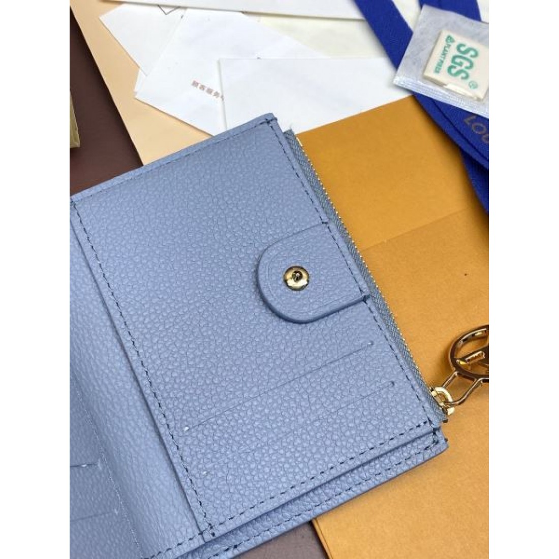 LOUIS VUITTON ルイヴィトン コピー 二つ折り財布 スマートで上品な 軽やか