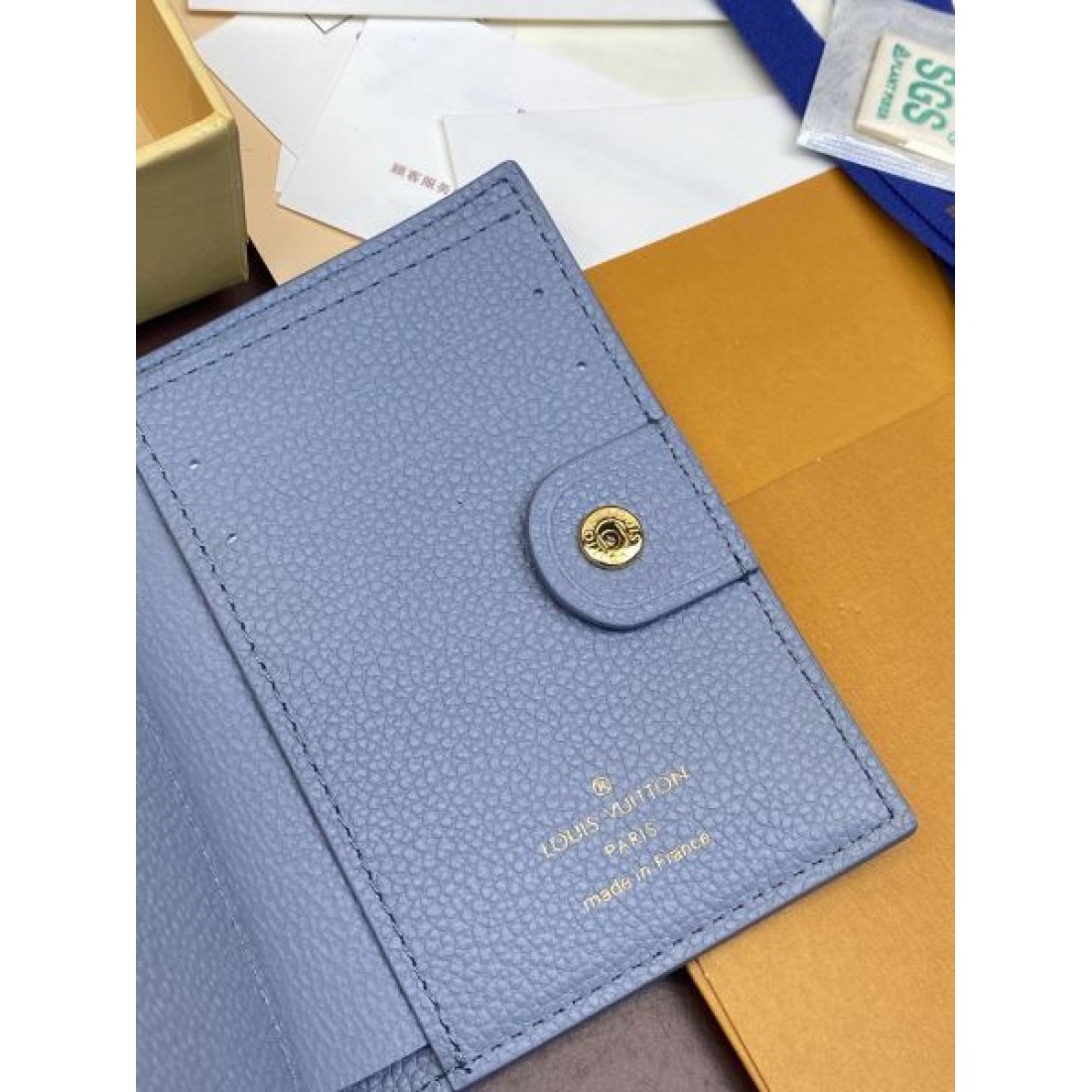 LOUIS VUITTON ルイヴィトン コピー 二つ折り財布 スマートで上品な 軽やか