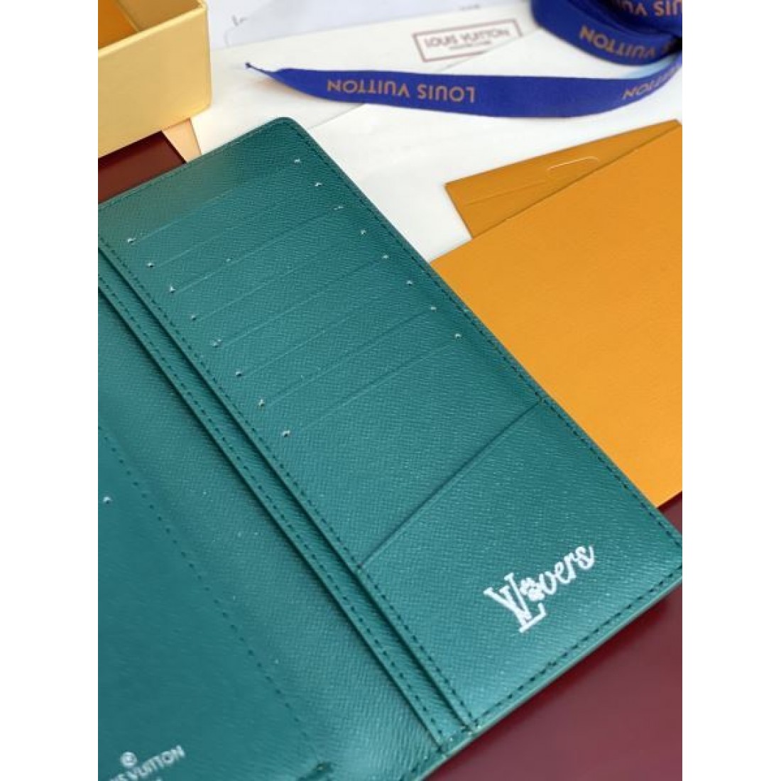 収納力抜群でスマートな LOUIS VUITTON ルイヴィトン コピー 長財布 