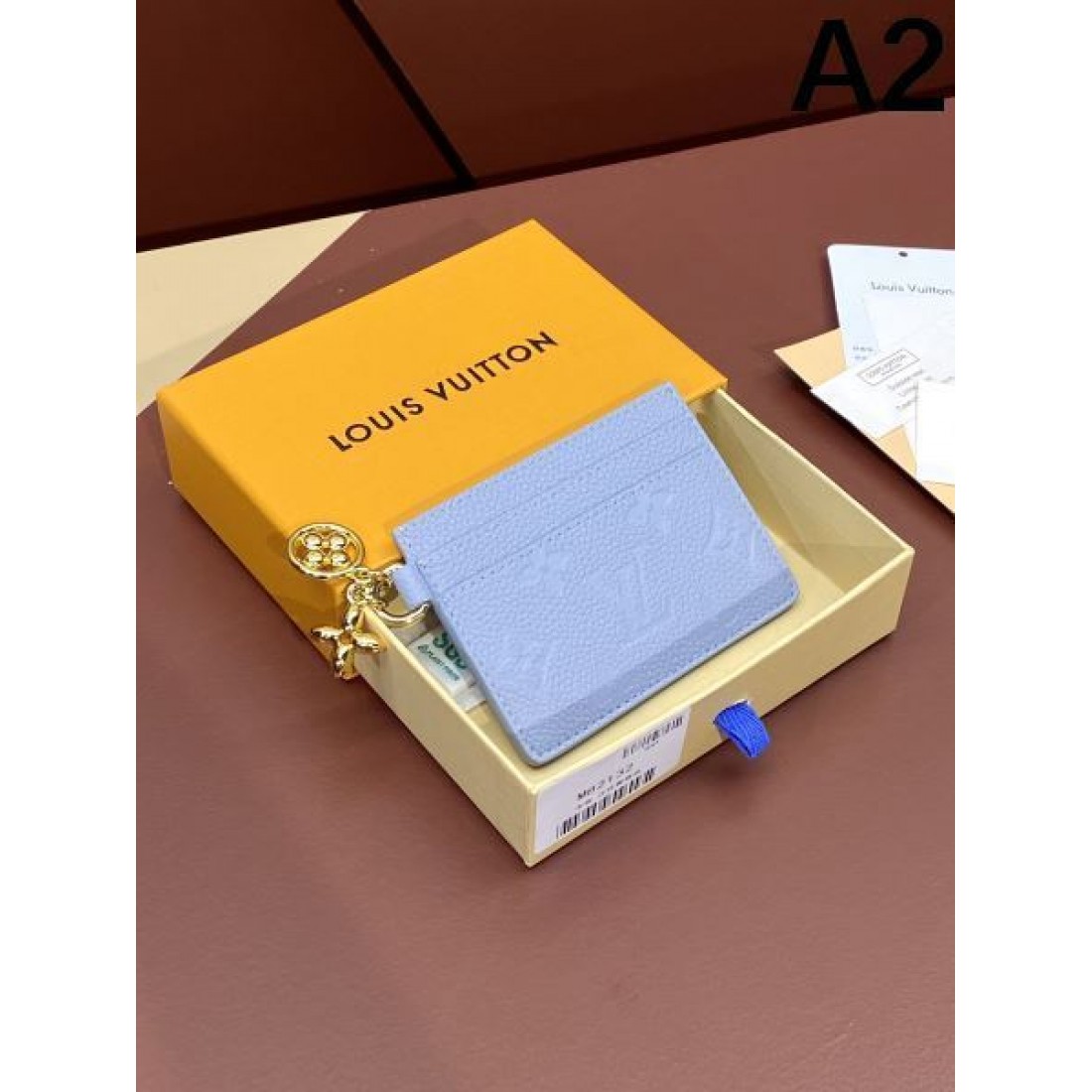 実用的で軽やかな LOUIS VUITTON ルイヴィトン コピー カードケース モダンな