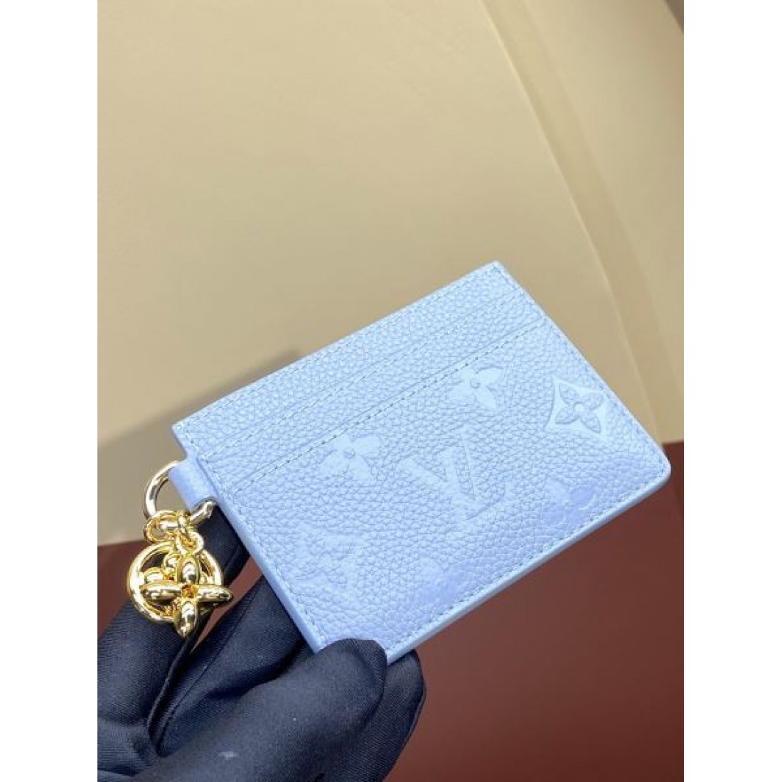 実用的で軽やかな LOUIS VUITTON ルイヴィトン コピー カードケース モダンな