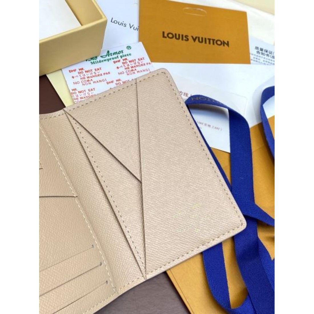 クールで洗練された印象の LOUIS VUITTON ルイヴィトン コピー カードケース