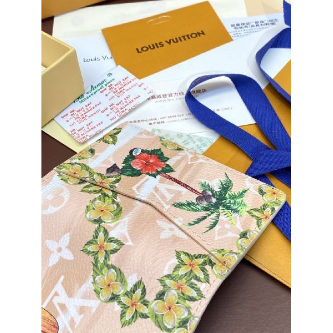 クールで洗練された印象の LOUIS VUITTON ルイヴィトン コピー カードケース