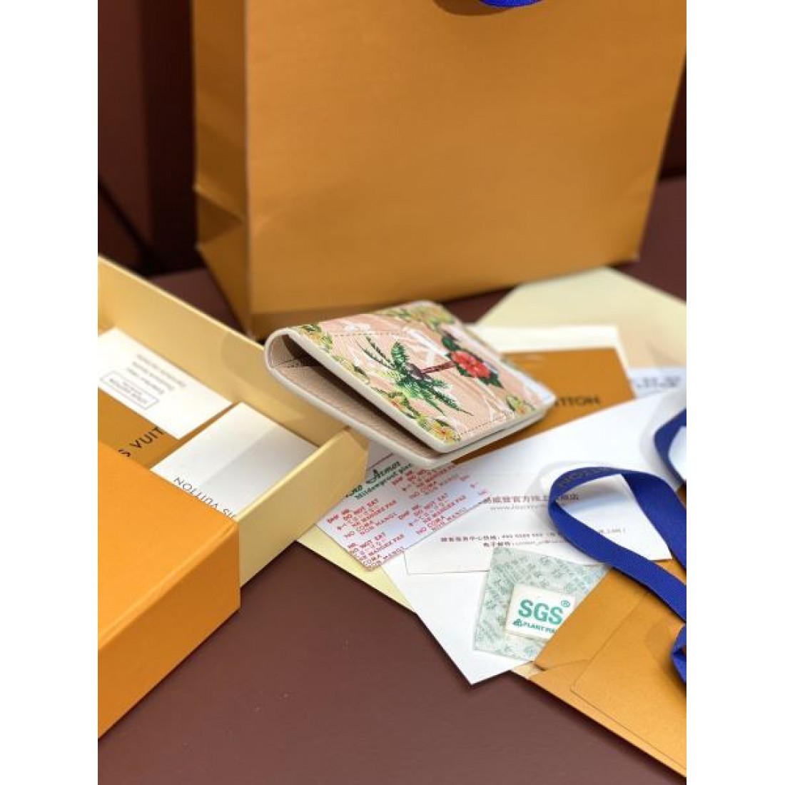 クールで洗練された印象の LOUIS VUITTON ルイヴィトン コピー カードケース