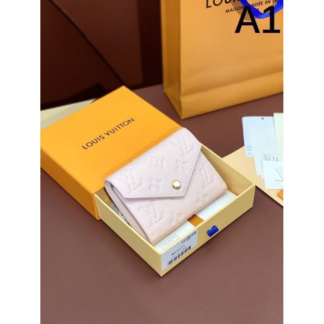 LOUIS VUITTON ルイヴィトン コピー コインバッグ 上品で華やかな仕上がり