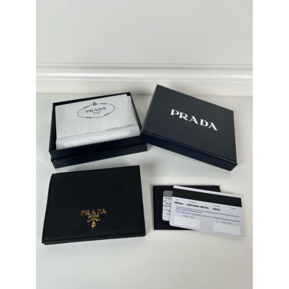 PRADA プラダ コピー 二つ折り財布 洗練された柔らかい印象と実用性