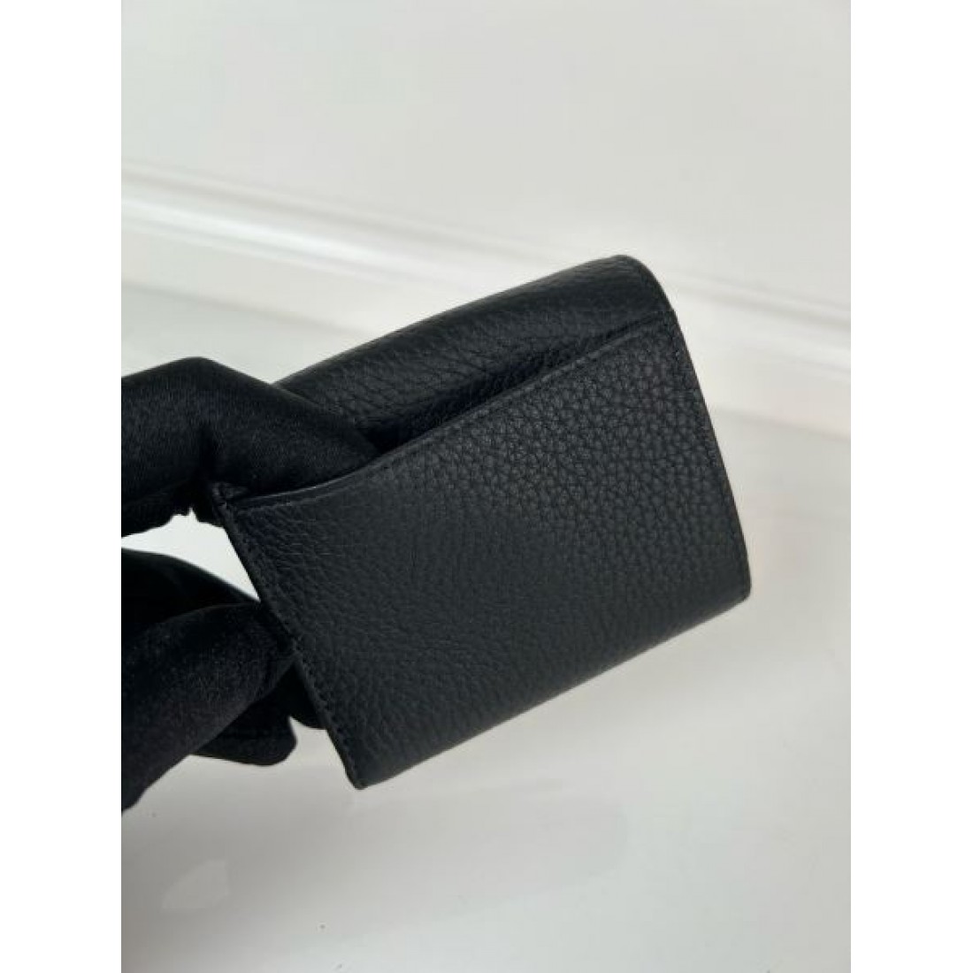 PRADA プラダ コピー 三つ折り財布 クールでスリムな 洗練された